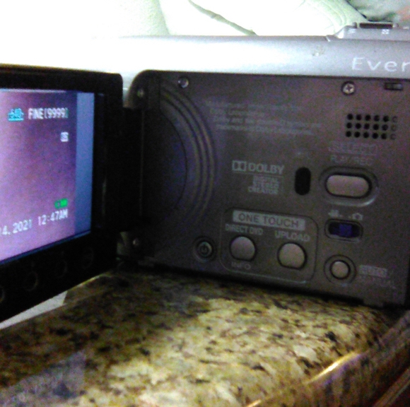 Camcorder - Picture 3 of 6